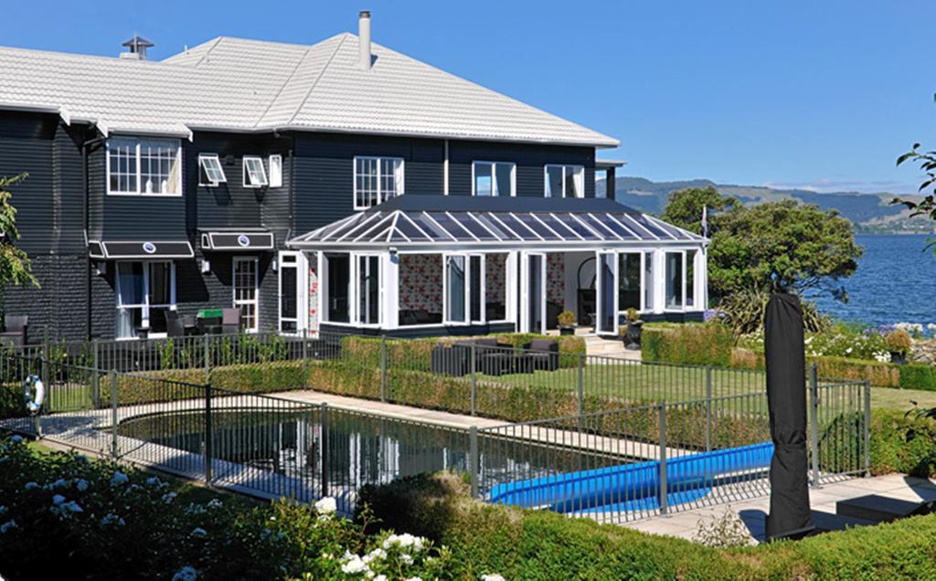 Black Swan Lakeside Boutique Hotel Rotorua Kültér fotó